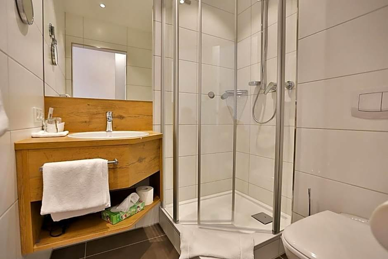 Bathroom 3, Ochsen, Tübingen