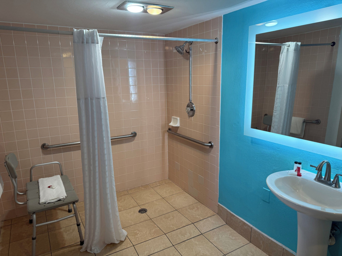 Bathroom 4, Howard Johnson by Wyndham Ft. Myers FL, Lee