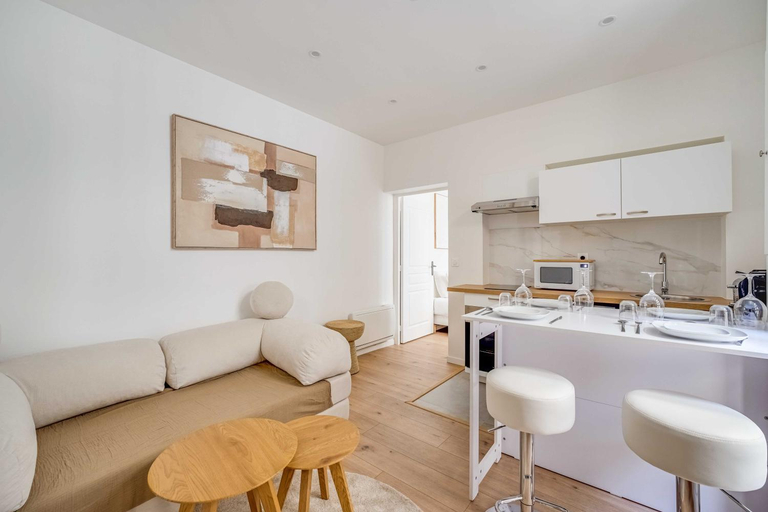 Kitchen 4, Modern Apartment 1BR/4P - Levallois, Hauts-de-Seine