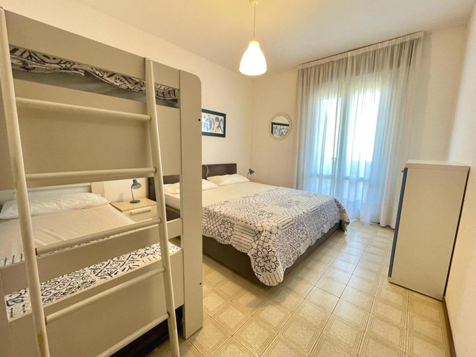 Bedroom 2, Coastal Apartment With Pool in Caorle, Venezia
