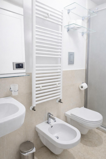 Bathroom 2, Palazzo Moncada Apartment, Palermo
