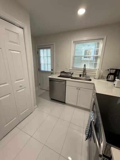 Room 3, New Cozy Durham 2 Bedroom Home A, Durham