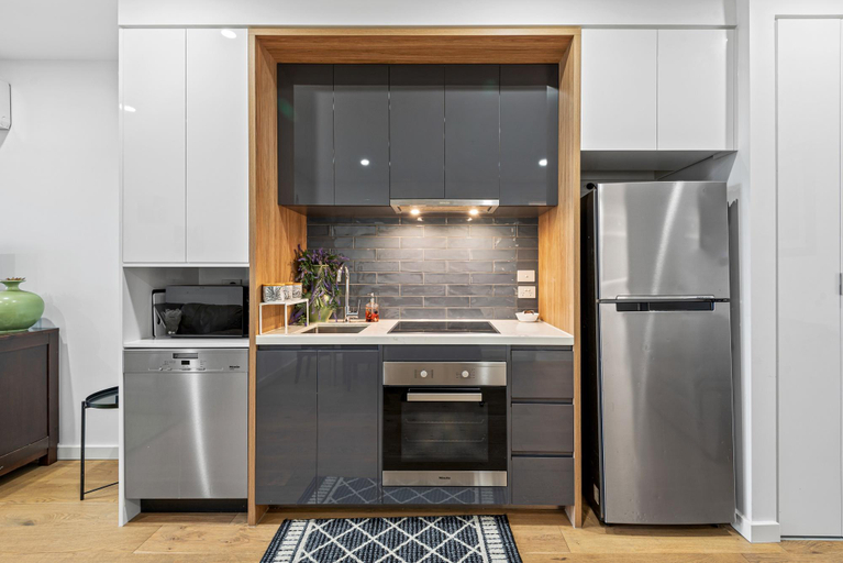 Kitchen 2, Spacious 2-Bed Apartment in Hughesdale, Melbourne