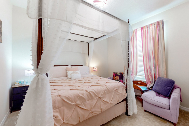 Room 4, Charming Davenport House: Dog-friendly, Pool, Patio, Well-equipped Kitchen, Polk