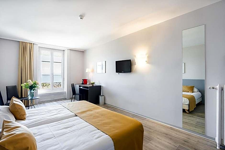Room 3, Alpes et Lac, Neuchâtel