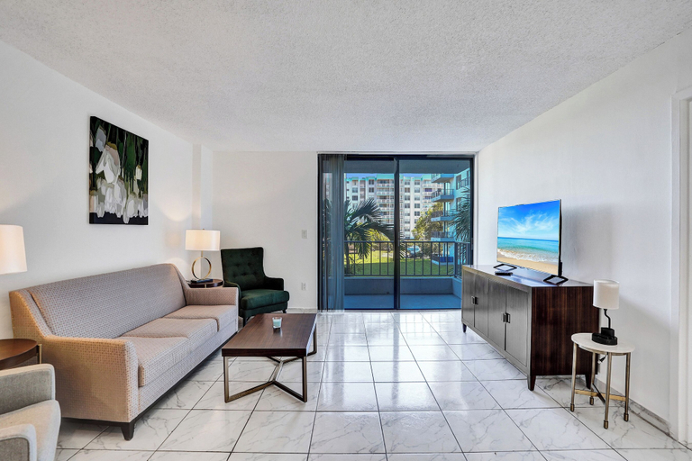 Living area 3, Park Towers, Miami-Dade