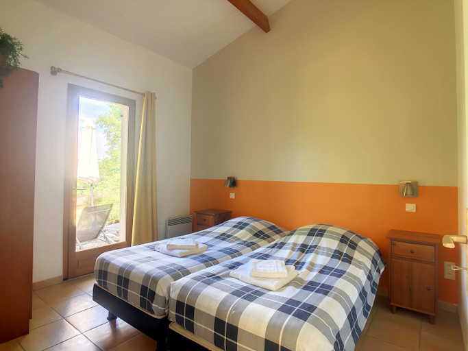 Bedroom 2, Village de Montmarsis, Lot