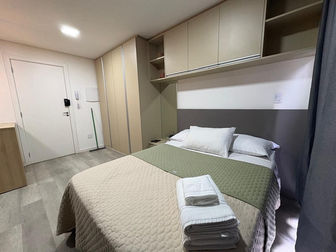 Room 4, Lyon, Curitiba