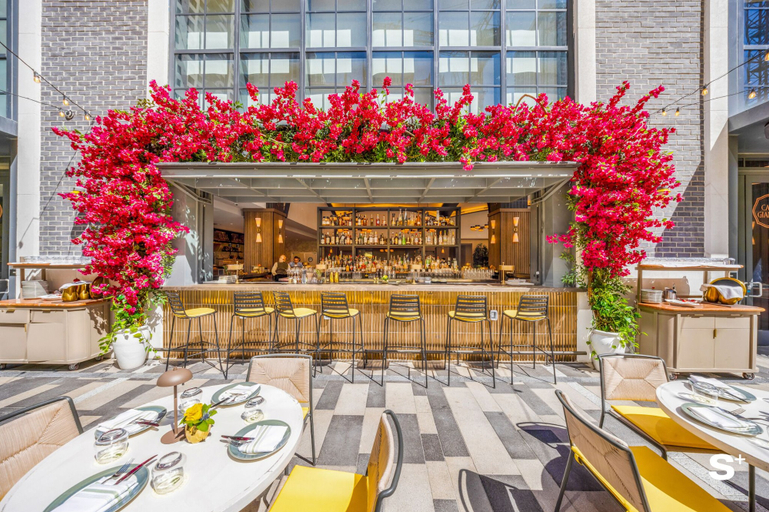 Outdoor dining 5, 46th-Floor High-Rise Studio - Pool & Gym, Miami-Dade
