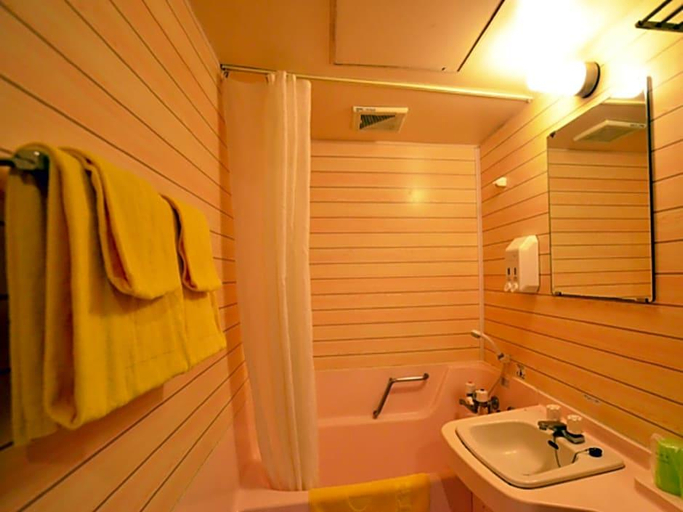 Bathroom 5, Business Royal Hotel, Nagasaki