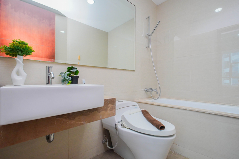 Bathroom 5, Chic and Roomy 2BR Space at Apartment Casa Grande Residence By Travelio, Jakarta Selatan