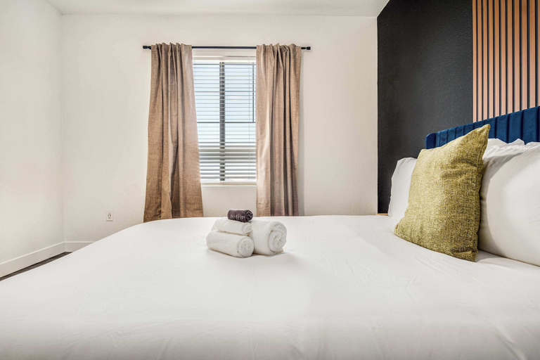 Room 5, Boulevard Stays - Westgate Stadium, Maricopa