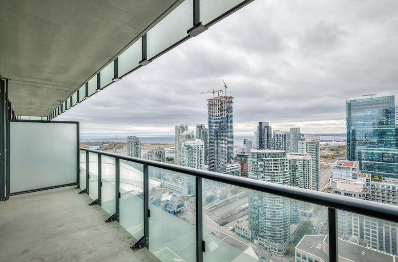 Property grounds, The Janice Suites Downtown, Toronto