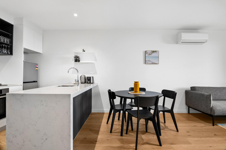 Kitchen 5, Central Southbank Apartment With Pool Access, Melbourne