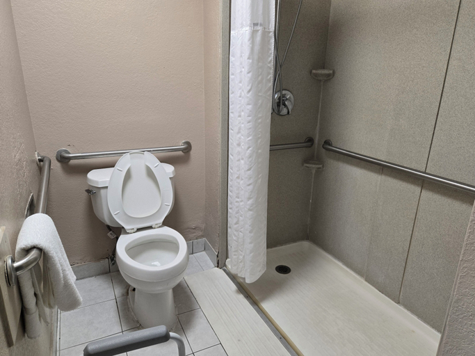 Bathroom 5, Stay Inn & Suites, Lee