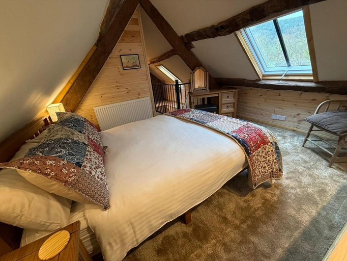 Bedroom, Duddings Country Cottages, Somerset