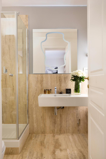 Bathroom 5, Via Del Corso Home, Rome