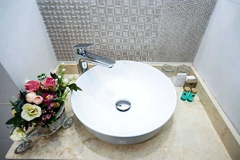 Bathroom 5, Grand Hotel Traian, Iasi
