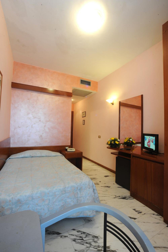Bedroom 4, Hotel Excelsior, Latina