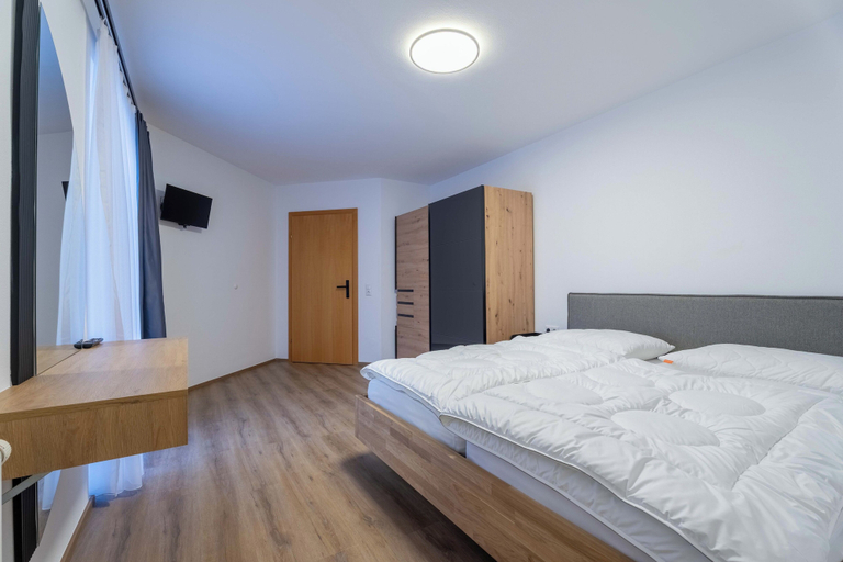 Room 4, Alpenglück Apartments by we rent, Zell am See