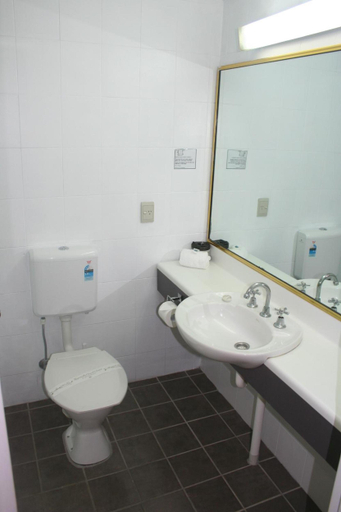 Bathroom 3, Club Motel Armidale, Armidale Dumaresq