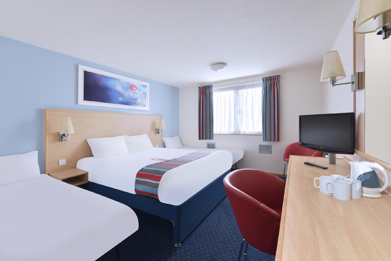 Bedroom 3, Travelodge Birmingham Central, Birmingham