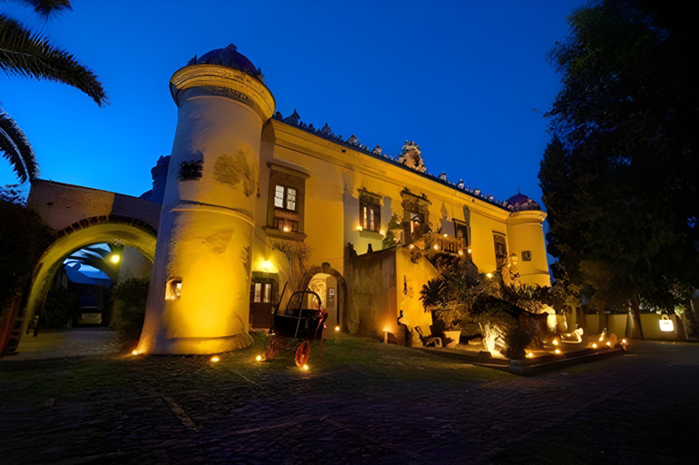 Exterior & Views