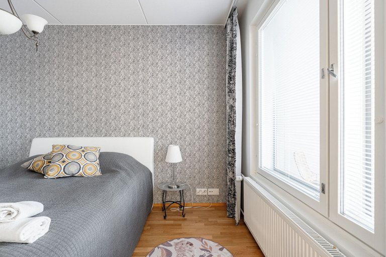 Room 5, Bright 2BR Apartment with Lake Views, Central Finland