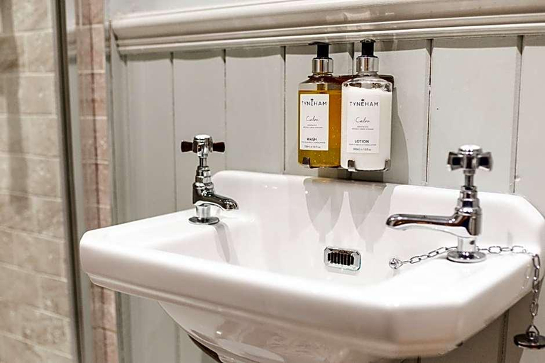 Bathroom 3, The Boot Inn, Derbyshire