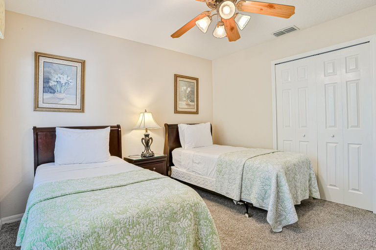 Room 5, Spacious and Inviting Home With Private Pool, Central AC, and Washer/dryer, Osceola