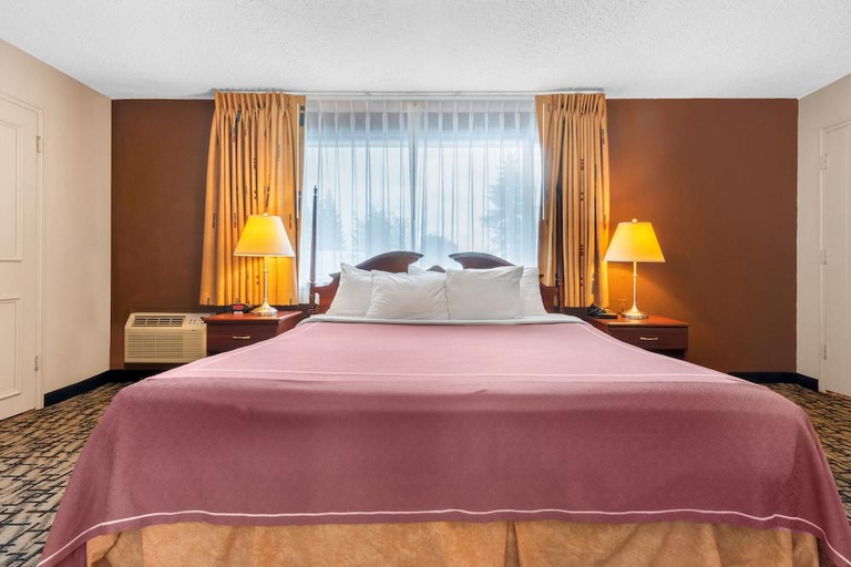 Bedroom 3, Village Haven Inn & Extended Stay, Erie