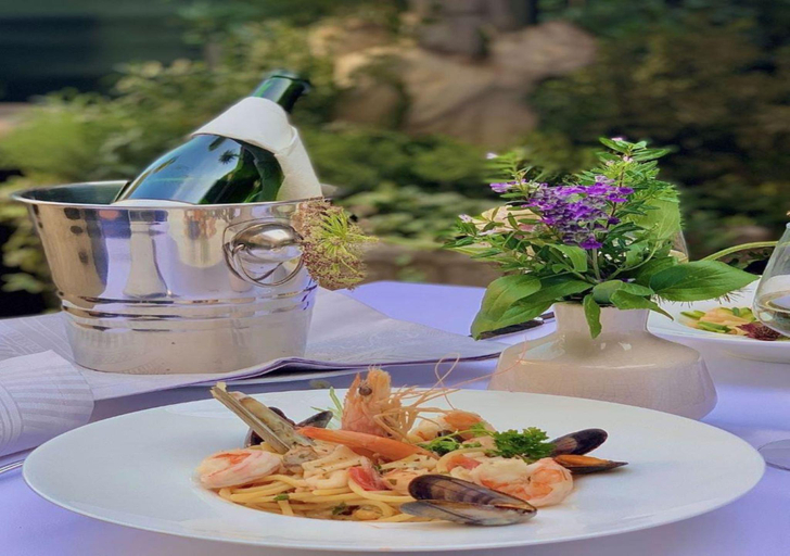 Others 5, Hotel Oasis, Alpes-Maritimes