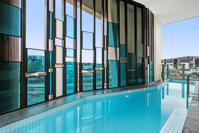 Swimming pool, Stylish Apartment with Balcony and Pool, Hamilton