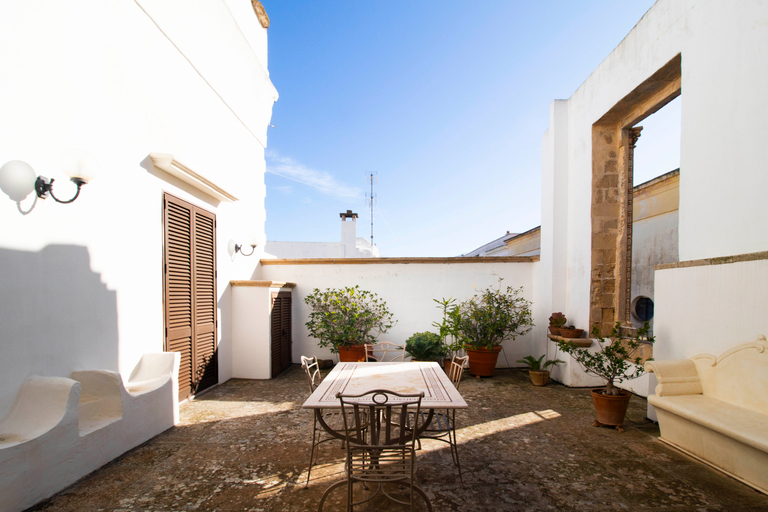 Others 5, Palazzo Insula, Lecce
