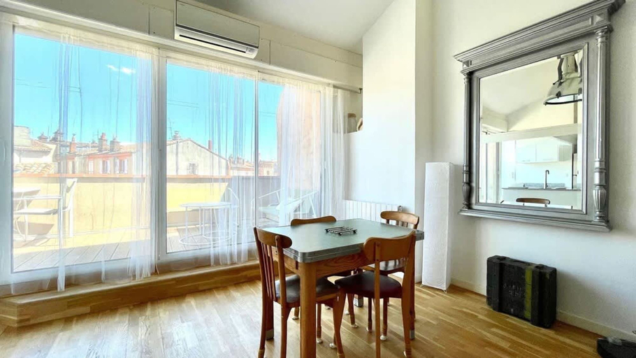 Room 3, Jacobin - Downtown Rooftop Parking and AC, Haute-Garonne