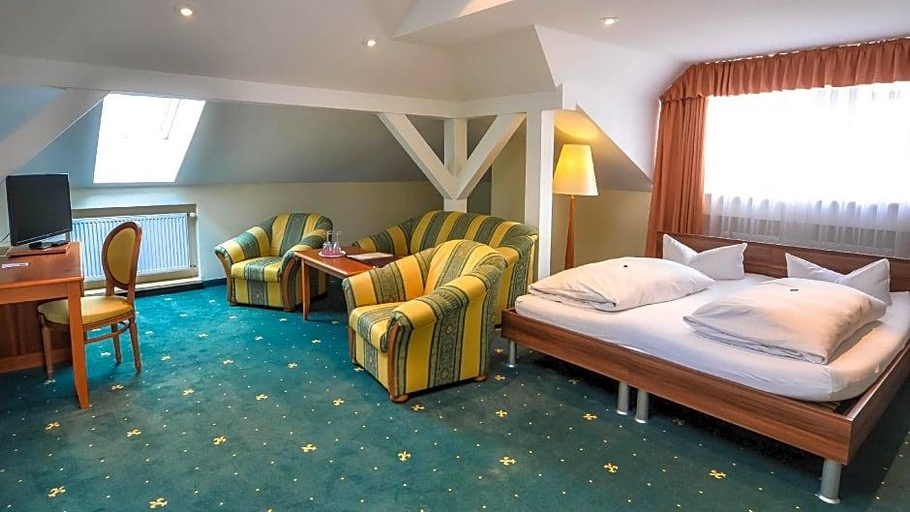 Bedroom 3, Seehotel Hubertus, Breisgau-Hochschwarzwald