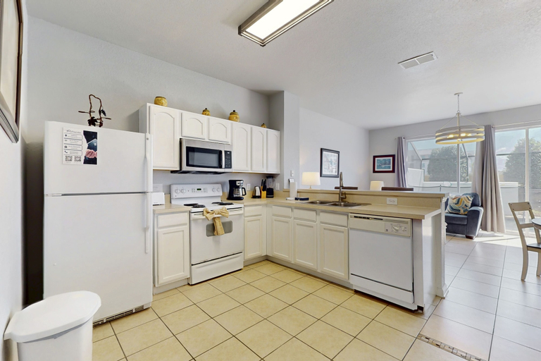 Private kitchen 4, Beautiful Home With Private Pool and Space for the Whole Family, Osceola