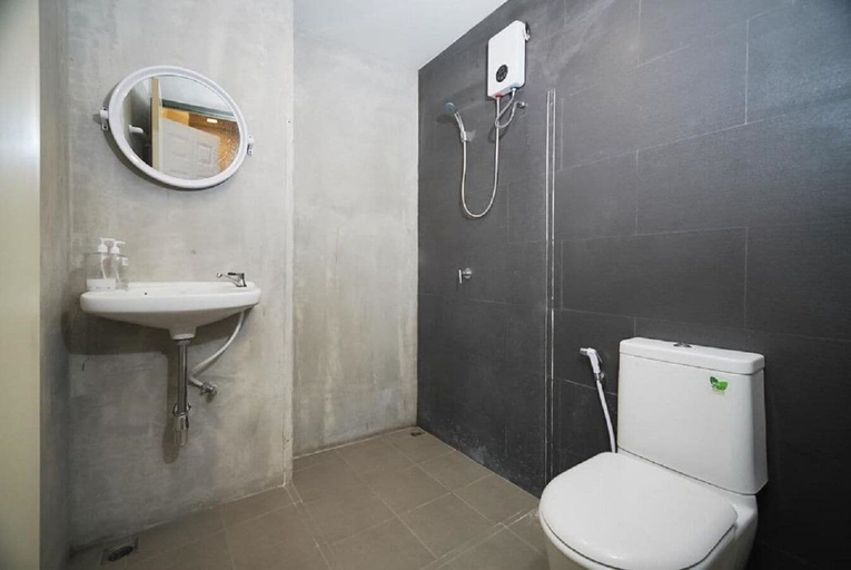 Bathroom 3, GO INN Silom BTS Surasak , Bang Rak