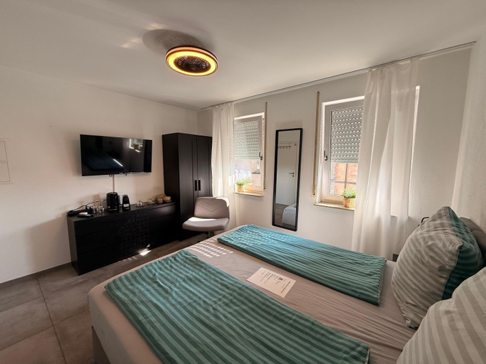 Bedroom 2, Doppelzimmer mit Neckarblick, Esslingen