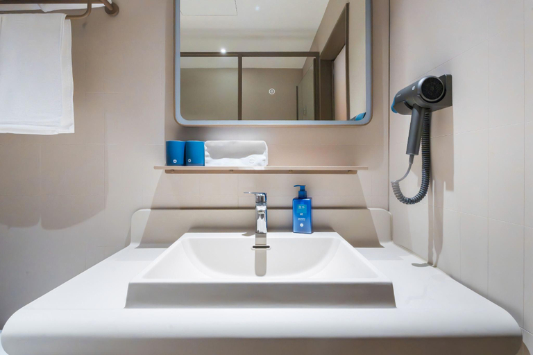 Bathroom 5, Hanting Hotel (Urumqi Youhao), Ürümqi