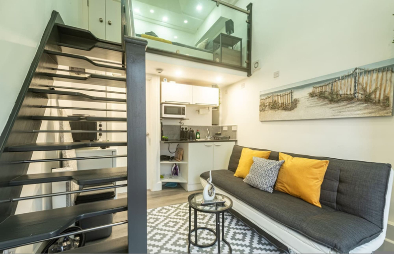 Room 5, Quirky Studio in Central Reading, Wokingham