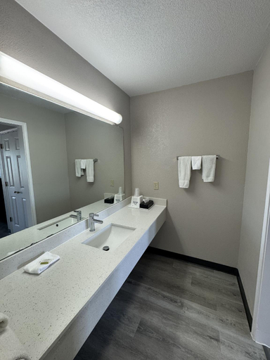 2, Day Inn Motel, Williamson