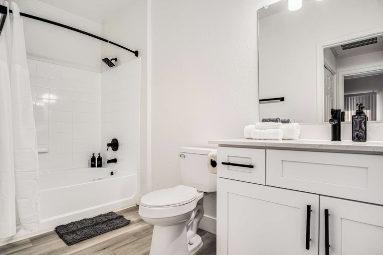 Bathroom 4, Boulevard Stays - Glendale Stadium, Maricopa
