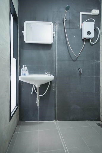 Bathroom 5, GO INN Silom BTS Surasak , Bang Rak