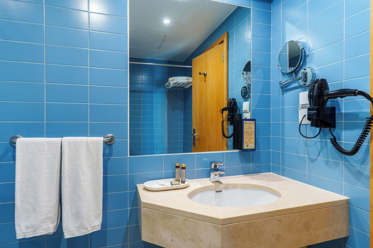 Bathroom 3, Cascais Hotel, Cascais