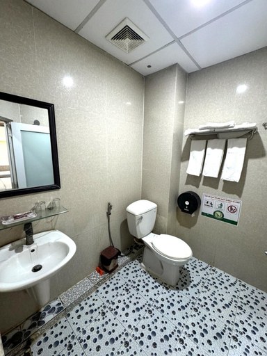 Bathroom 3, Mong Yen Hotel, Cao Lanh