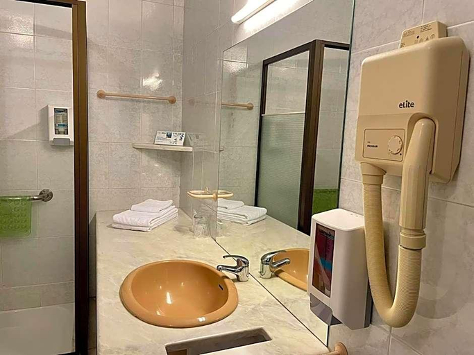 Bathroom 5, Rural A Coutada, Peniche