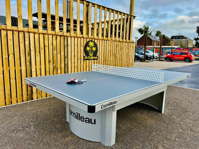 Children's play area - outdoor, Le California, Nord