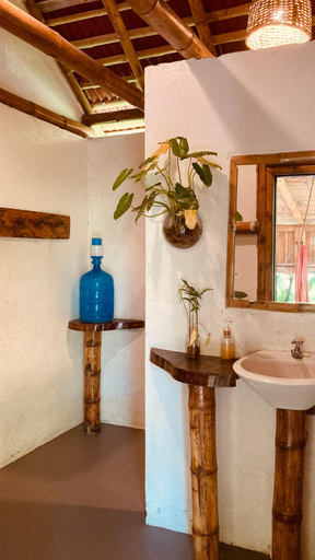 Bathroom 2, La Caleta, Muisne