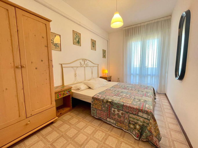 Bedroom 4, Coastal Apartment With Pool in Caorle, Venezia